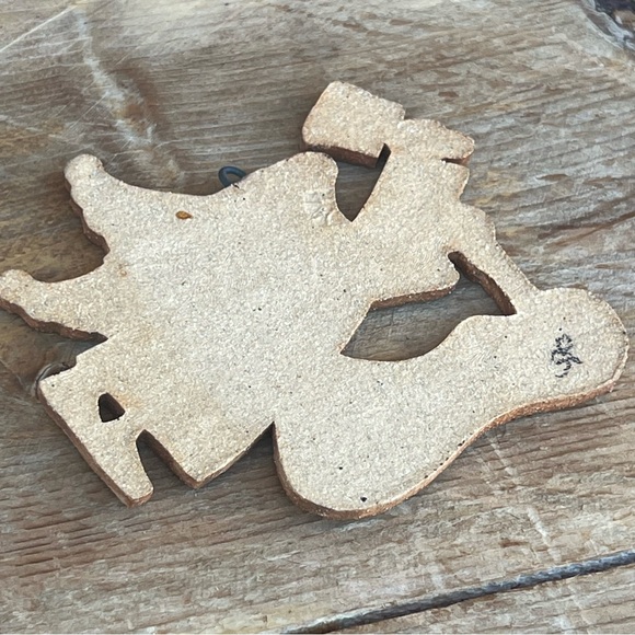 Saint Andrews Abbey ceramics golfer angel ornament - Picture 2 of 2